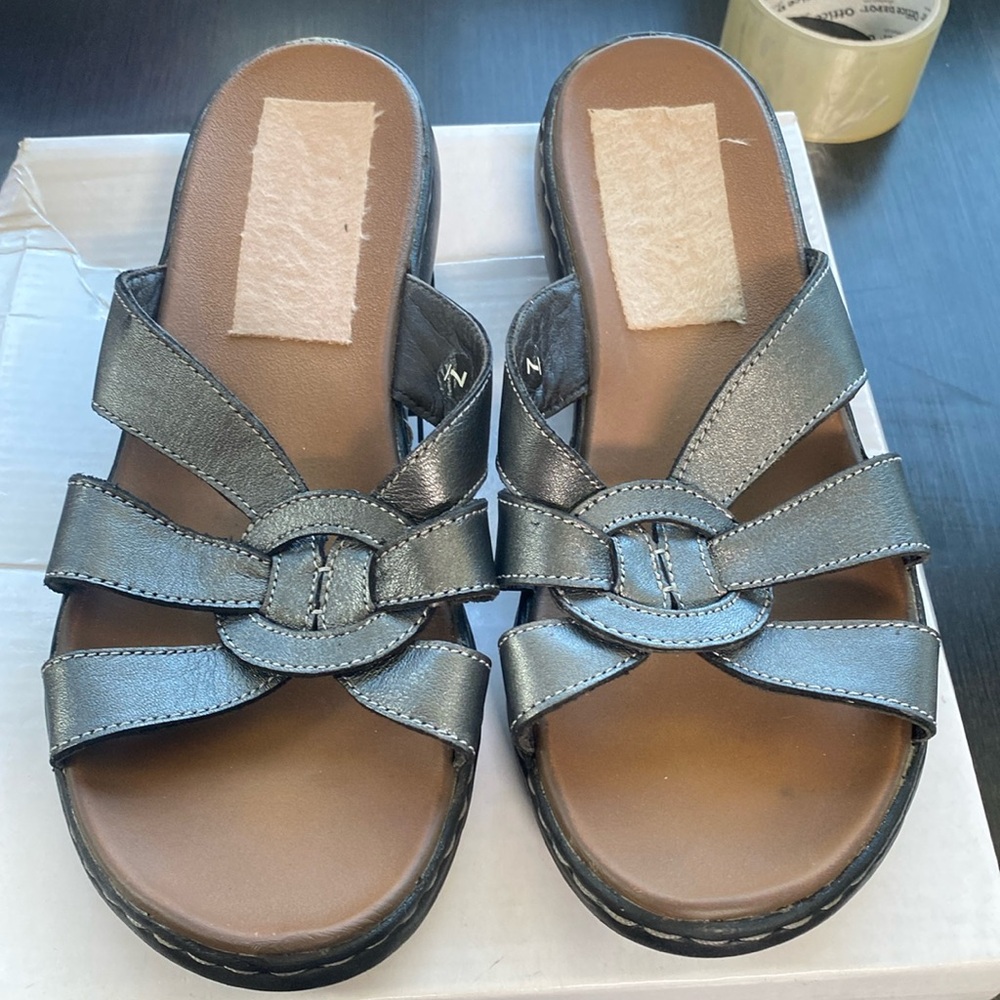 Comfortable silver sandals, size 7, sketchers